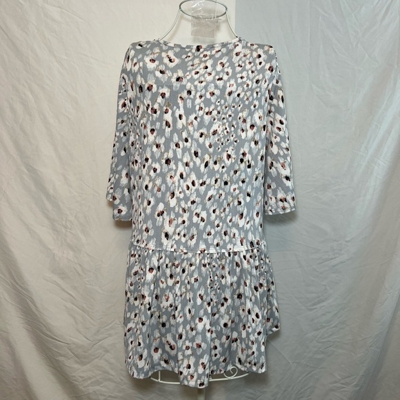 Women’s Floral Top - Medium - Flowy V-Neck Short Sleeves - EUC - Picture 2 of 8